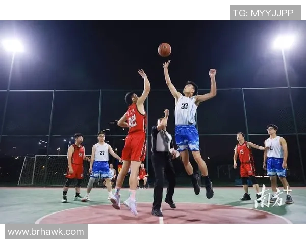 明星篮球场上的魅力瞬间展现帅气风采引发粉丝热议